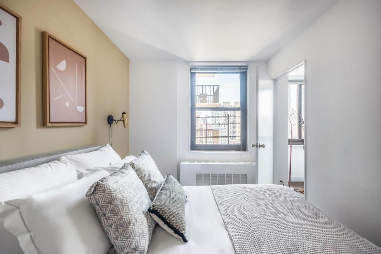 Ues 2br W Gym Doorman Balcony Stunning Roof Nyc-502 New York