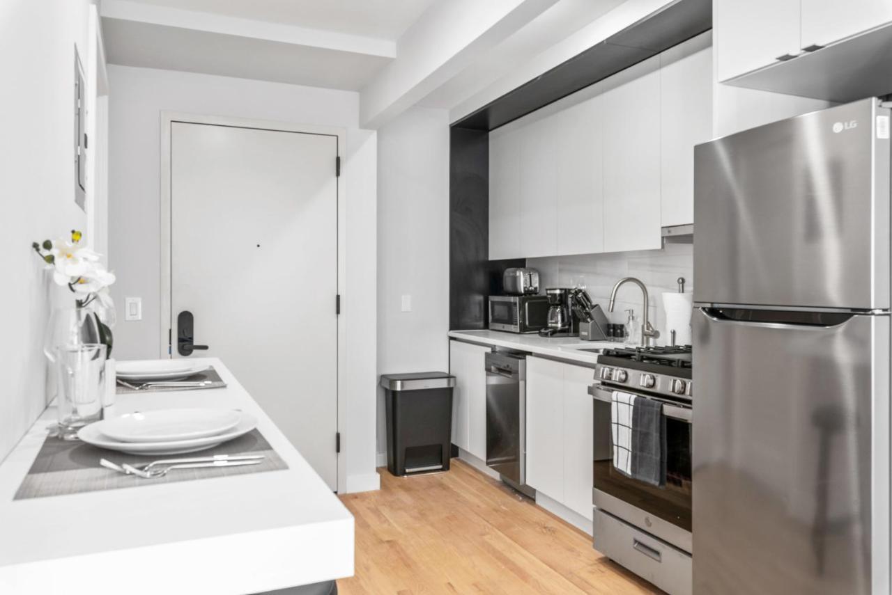 Luxe Studio In Upper East Side With Charming Juliet Balcony Hébergement de vacances New York