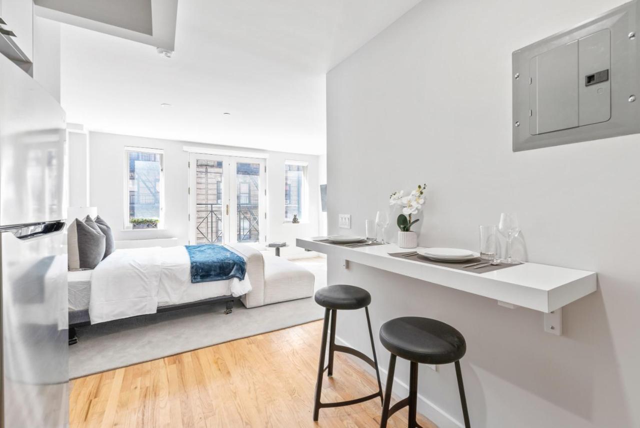 Luxe Studio In Upper East Side With Charming Juliet Balcony Hébergement de vacances *