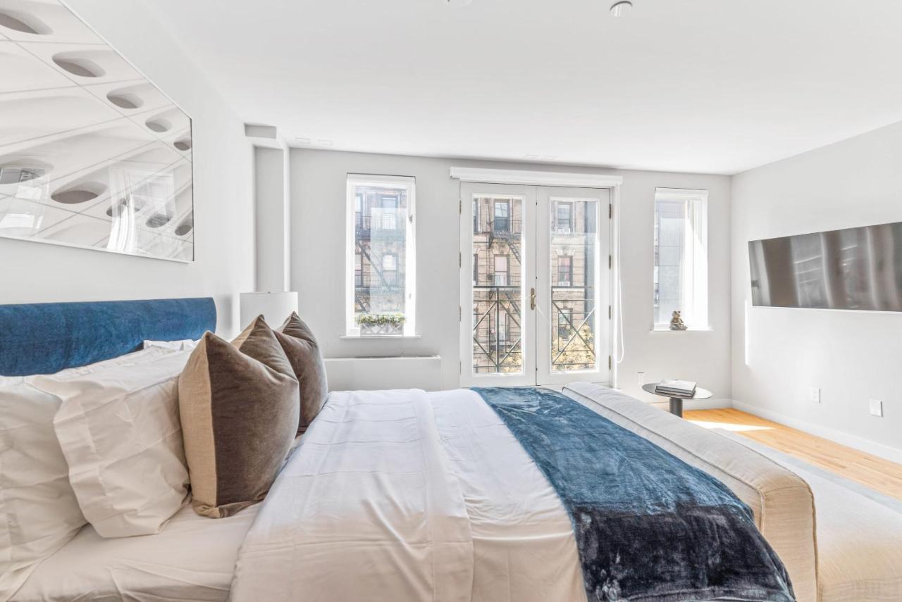 Modern Studio With Charming Juliet Balcony In Upper East Side Hébergement de vacances