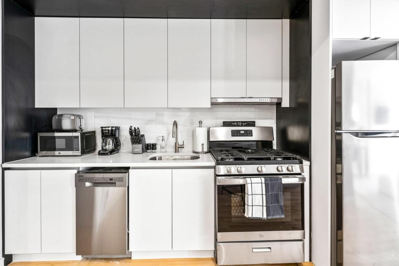 Modern Studio With Charming Juliet Balcony In Upper East Side * New York