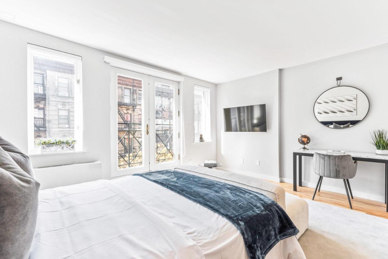Modern Studio With Charming Juliet Balcony In Upper East Side Ferienhaus