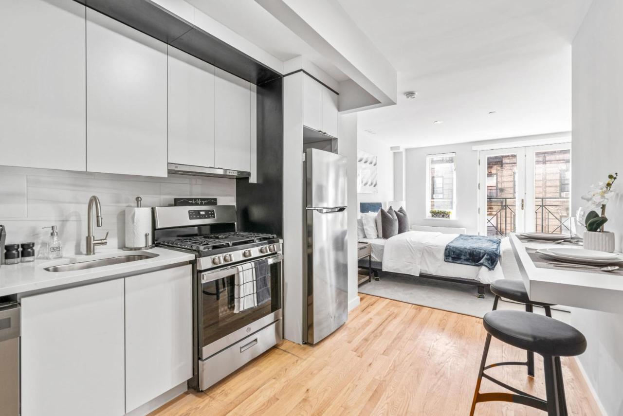 Modern Studio With Charming Juliet Balcony In Upper East Side Hébergement de vacances New York