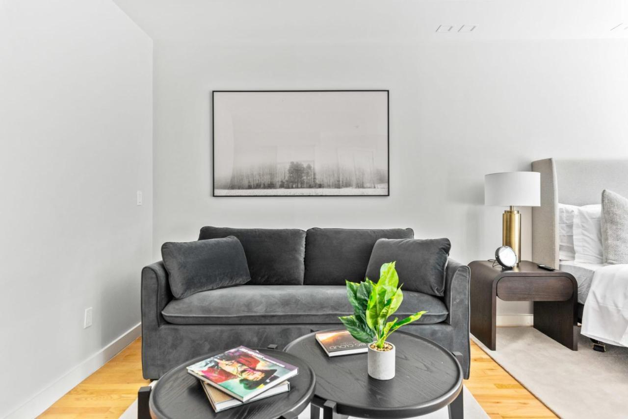 Vakantiehuis Luxe Studio Ste In Upper East Side With Charming Juliet Balcony New York