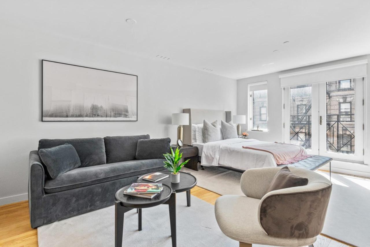 Luxe Studio Ste In Upper East Side With Charming Juliet Balcony Vakantiehuis New York