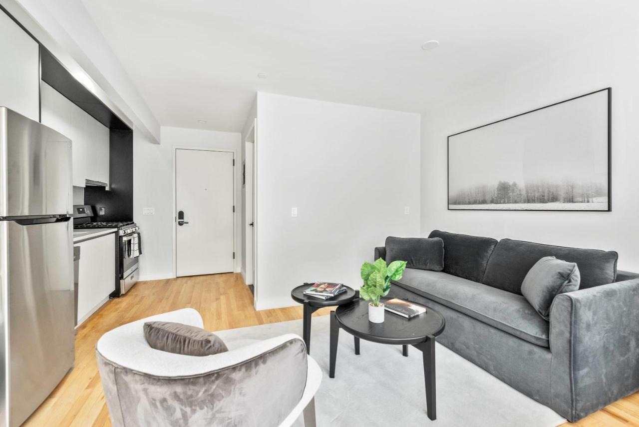 Luxe Studio Ste In Upper East Side With Charming Juliet Balcony Vakantiehuis New York