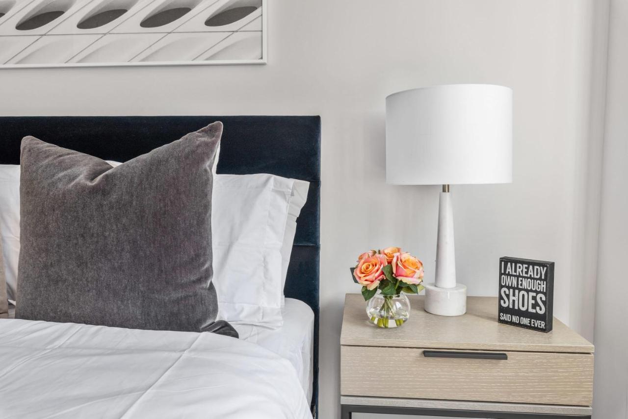 Modern Studio With Charming Juliet Balcony In Upper East Side * New York
