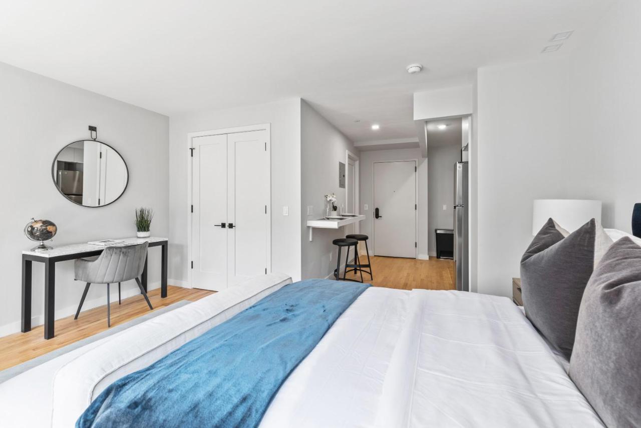 Modern Studio With Charming Juliet Balcony In Upper East Side Hébergement de vacances *
