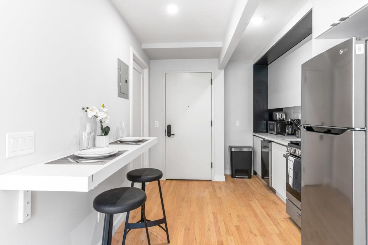 Modern Studio With Charming Juliet Balcony In Upper East Side Hébergement de vacances New York