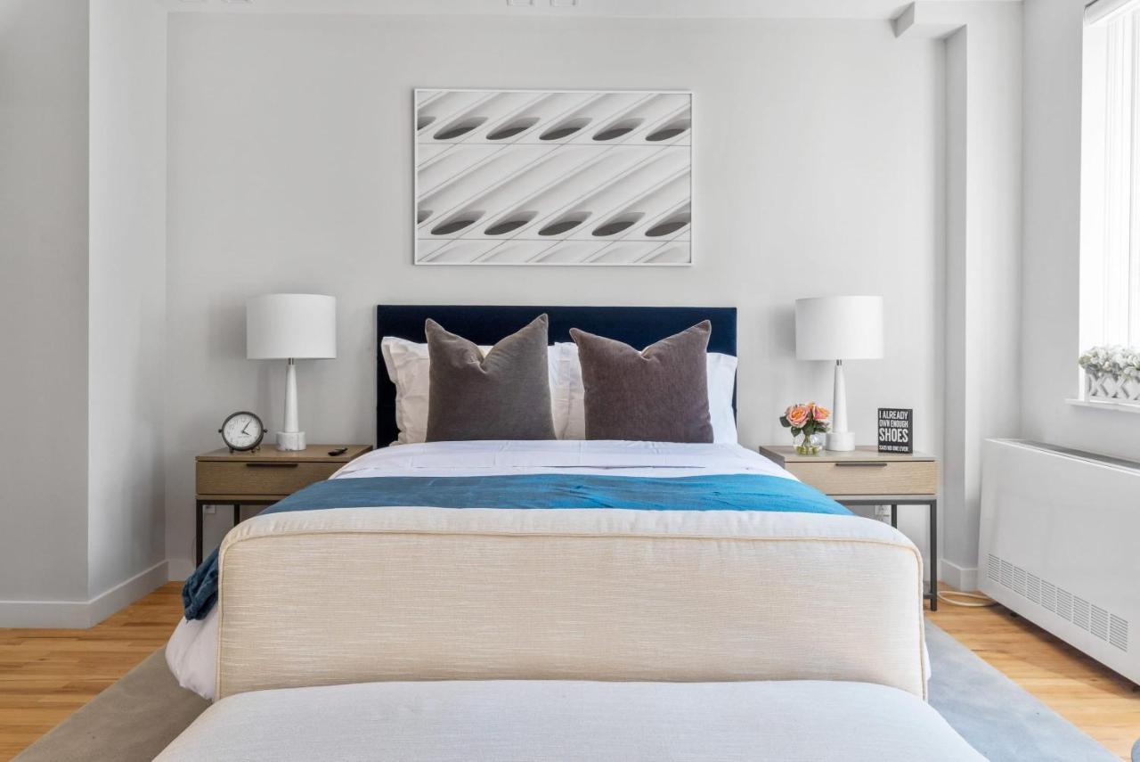 Hébergement de vacances Modern Studio With Charming Juliet Balcony In Upper East Side *