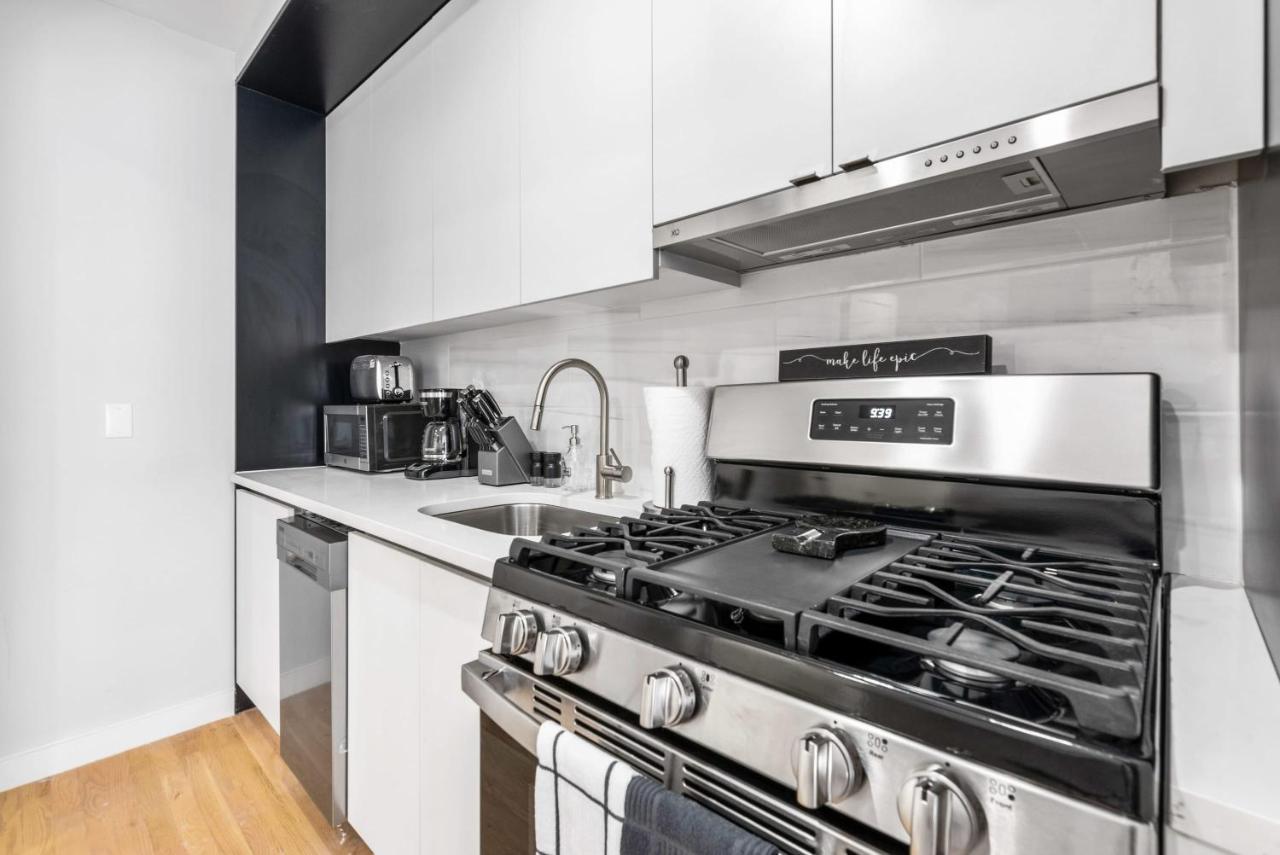 Modern Studio With Charming Juliet Balcony In Upper East Side * New York