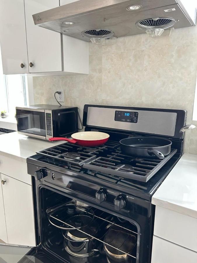 Brand New!!!with Balcony, Free Parking, 3 Minutes To Subway Apartment