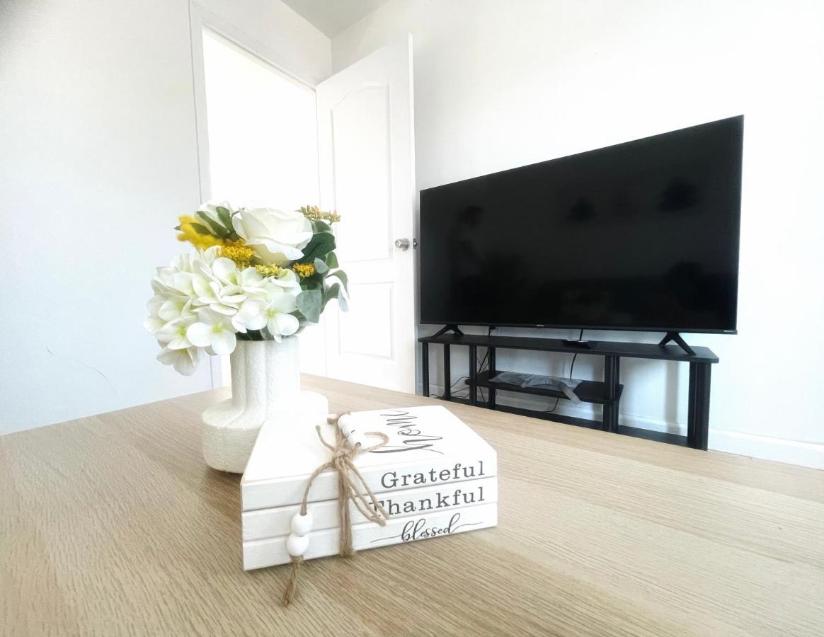 Brand New!!!with Balcony, Free Parking, 3 Minutes To Subway Apartment New York City