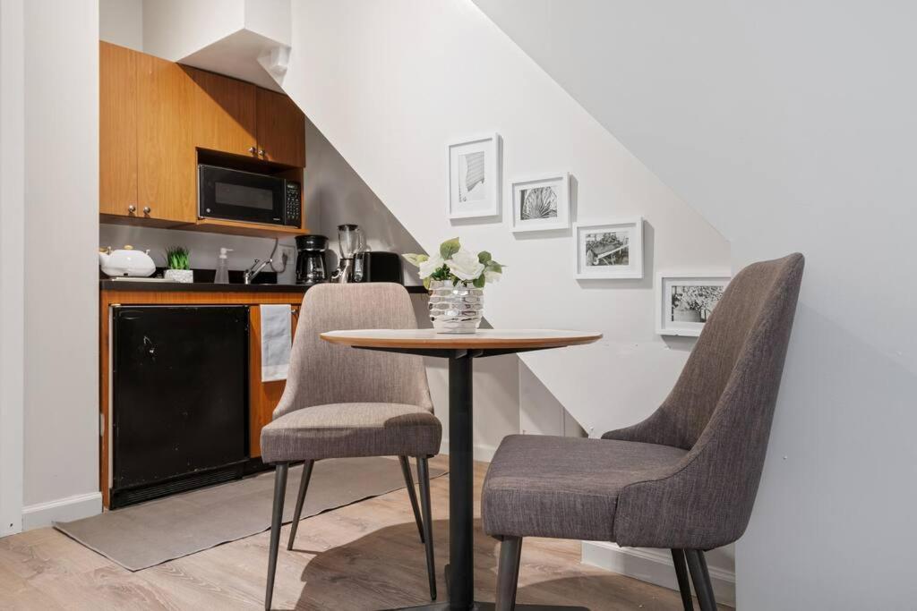 Central 2br - Walking Distance To Times Square * New York