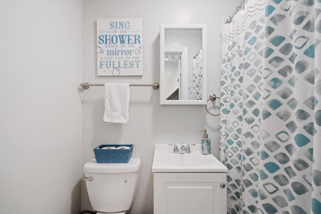 Central 2br - Walking Distance To Times Square * New York
