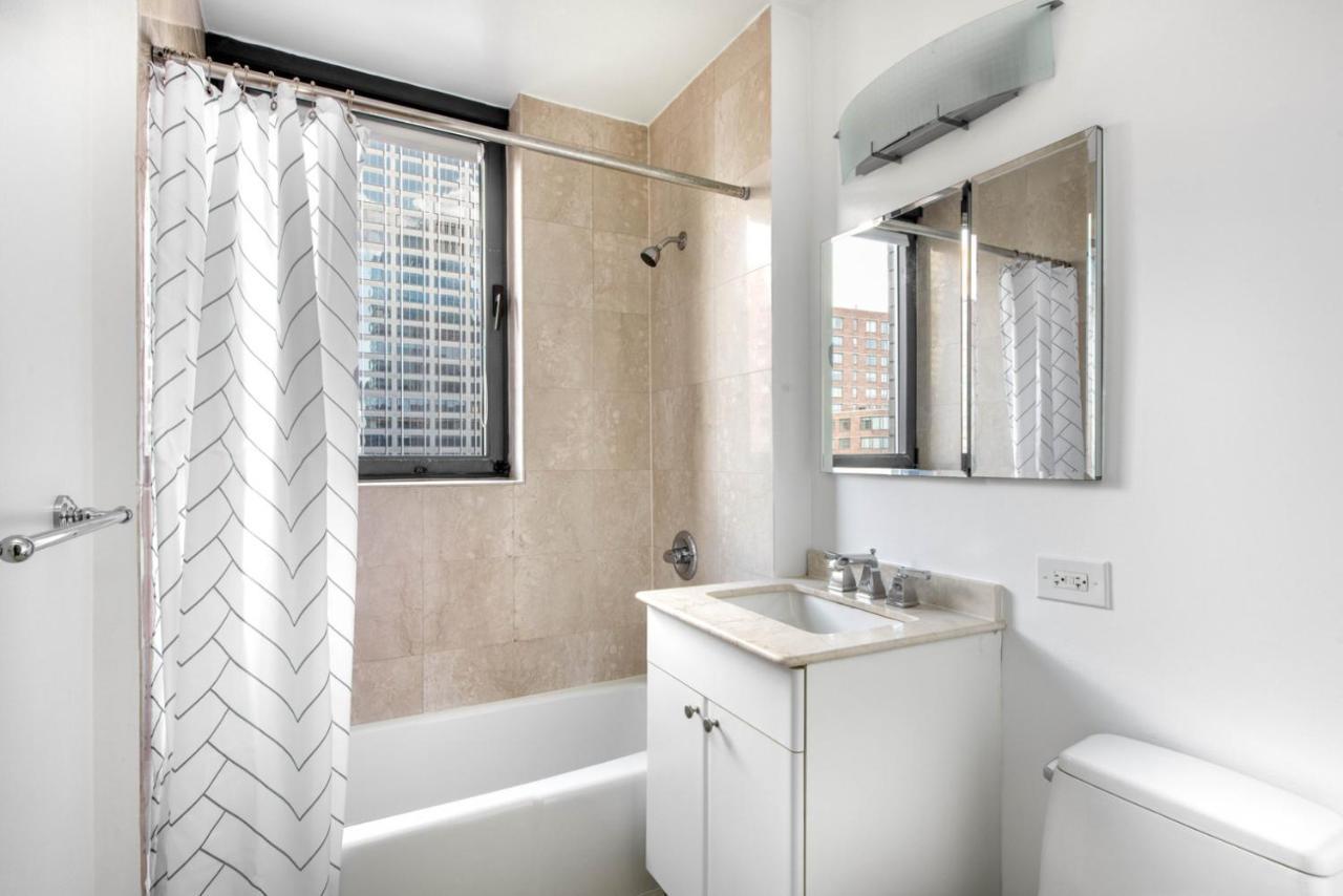 Appartement Midtown 2br W Pool Gym Roof Nr Subway Nyc-385 New York