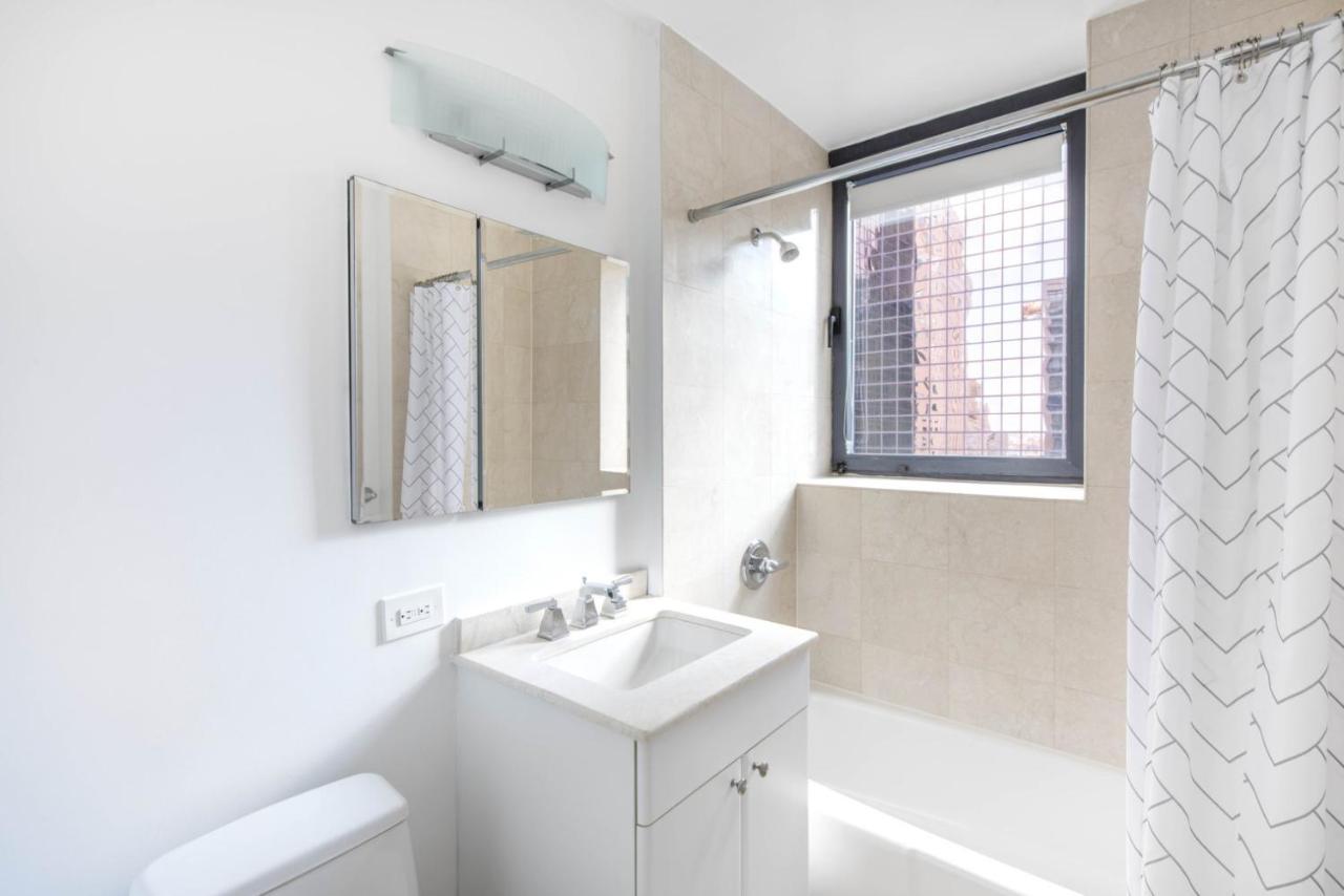 Midtown 2br W Pool Gym Roof Nr Subway Nyc-385 Appartement