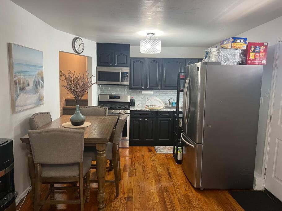 Cozy Lovely 2 Bedroom Apt, 5 Mins From Jfk Appartement New York