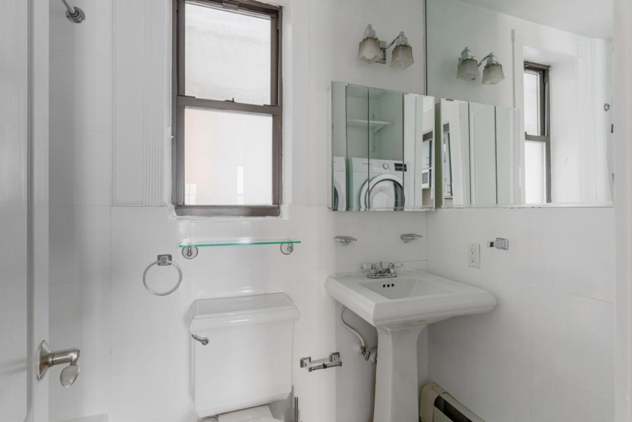 East Village 2br W Balcony Nr Dining Nightlife Nyc-1212 Appartement