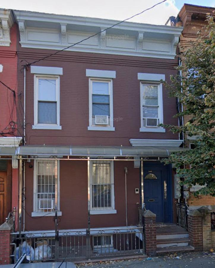 2 Spacious Oasis To Choose From 20 Min From Manhattan In A Quiet Neighborhood *