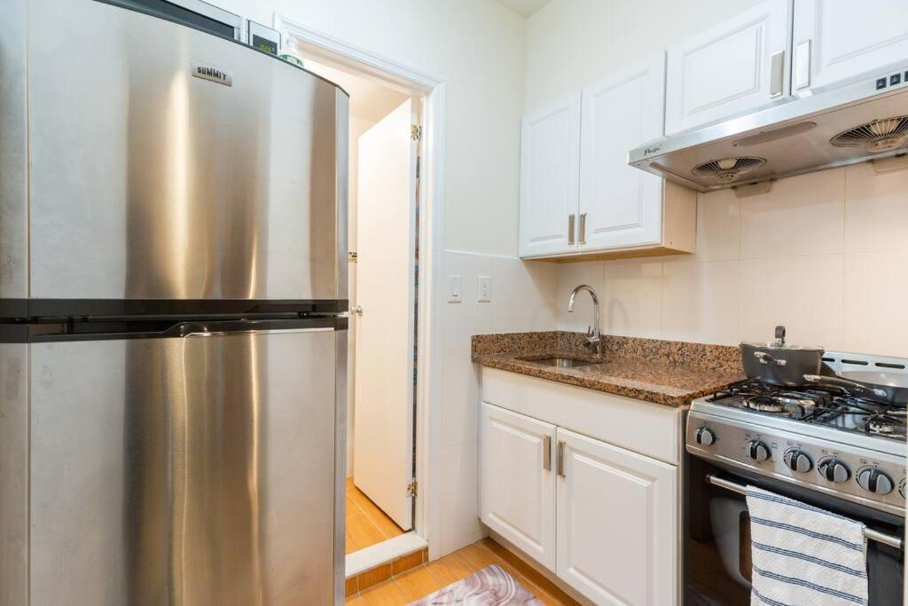 Comfortable With Workstation Apartment