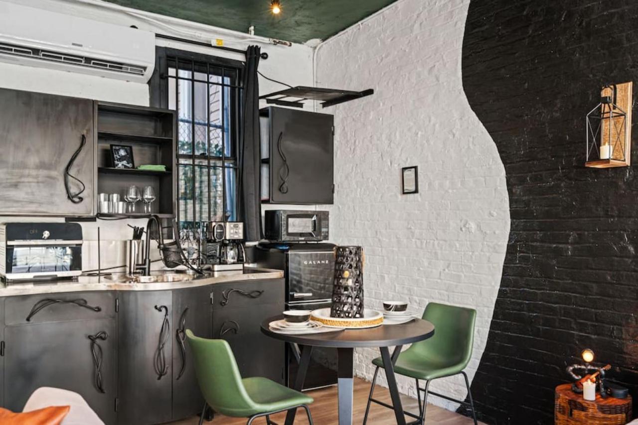 Hot Bushwick Location- Art With Roof Terrace At 