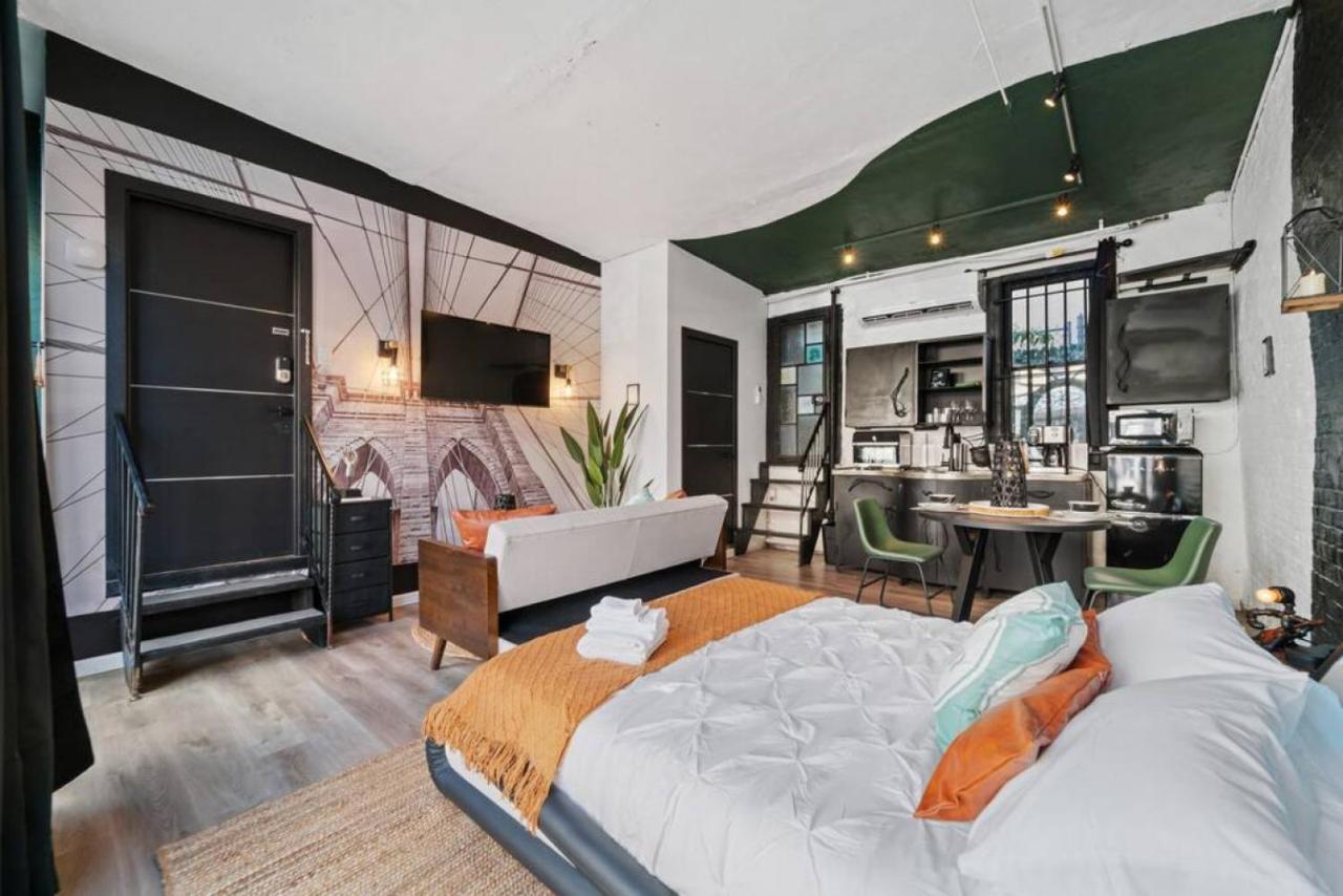 Hot Bushwick Location- Art With Roof Terrace At 