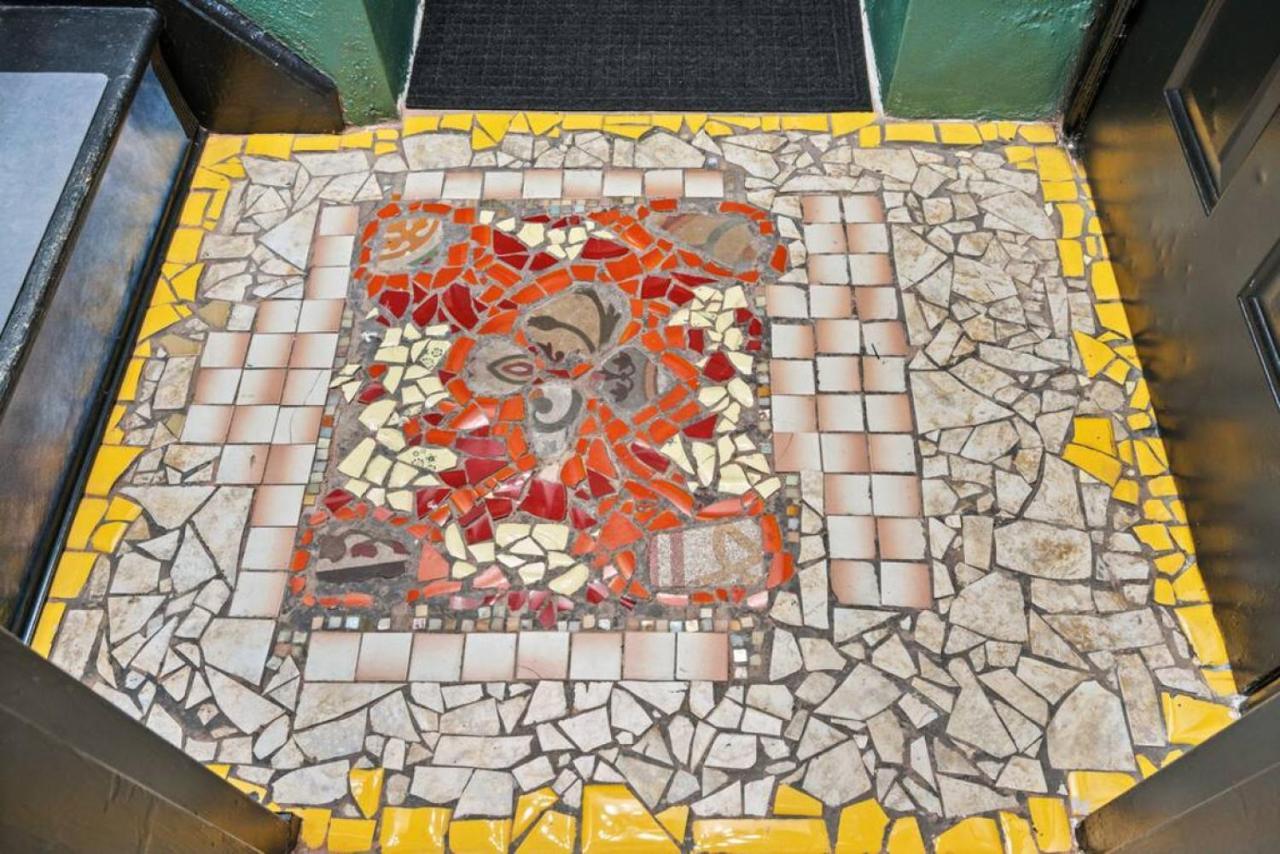 Hot Bushwick Location- Art With Roof Terrace At 