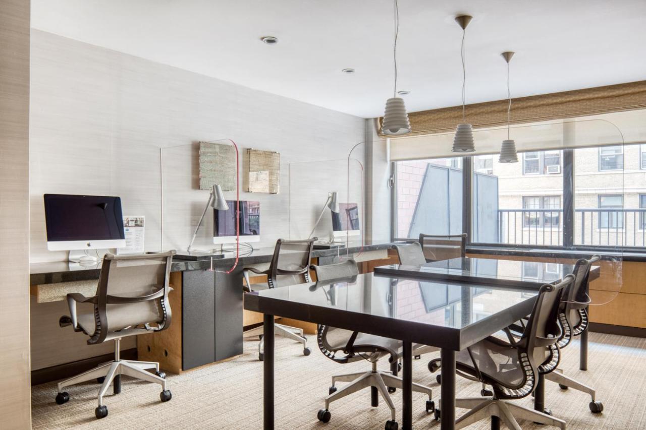 Uws 1br W Elevator Gym Dm Playroom Rooftop Nyc-869 Appartement *