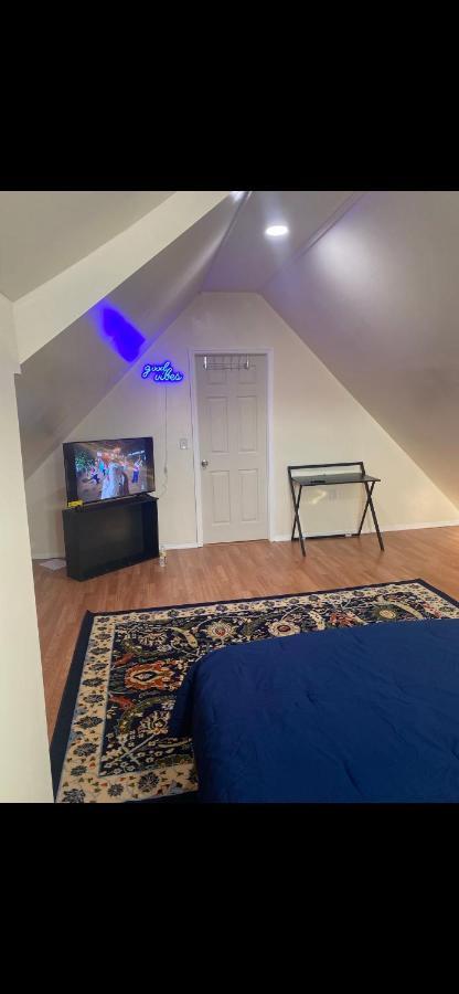 Habitación en casa particular Newly Renovated One Bedroom Shared Cheerful In The Heart Of Queens *