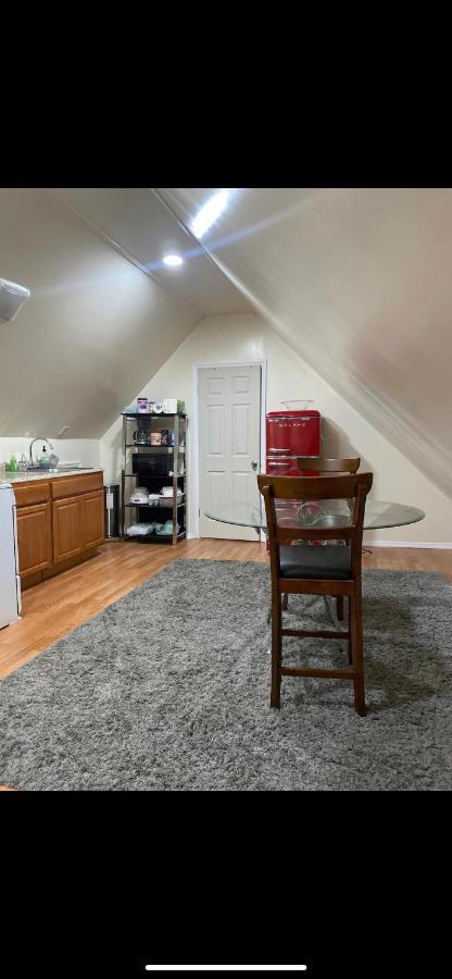Newly Renovated One Bedroom Shared Cheerful In The Heart Of Queens Habitación en casa particular