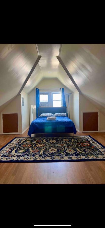 Habitación en casa particular Newly Renovated One Bedroom Shared Cheerful In The Heart Of Queens Nueva York