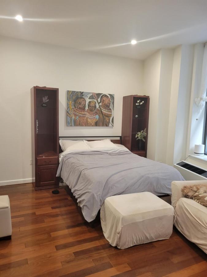 Street Apartment- Near World Trade Center, Ferry, South Street Seaport New York