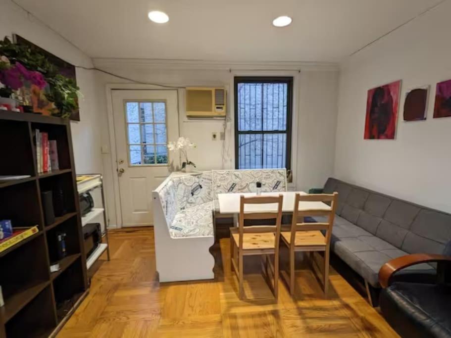 Comfy At Great Townhouse In Williamsburg Accommodatie bij particulieren