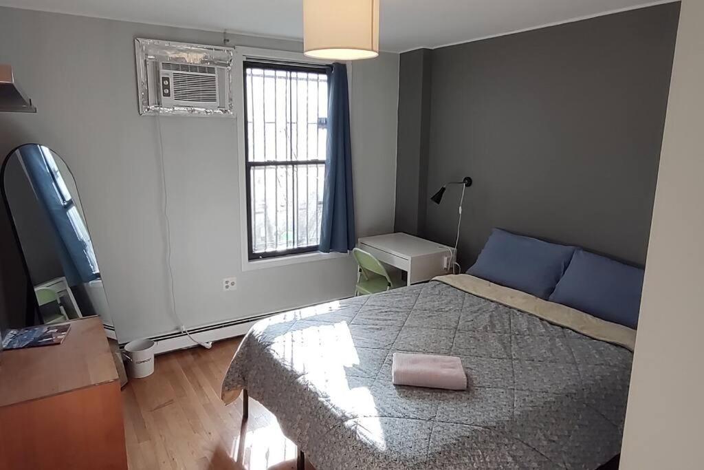 Quiet Double In Williamsburg Ground Floor Near Subway Habitación en casa particular *