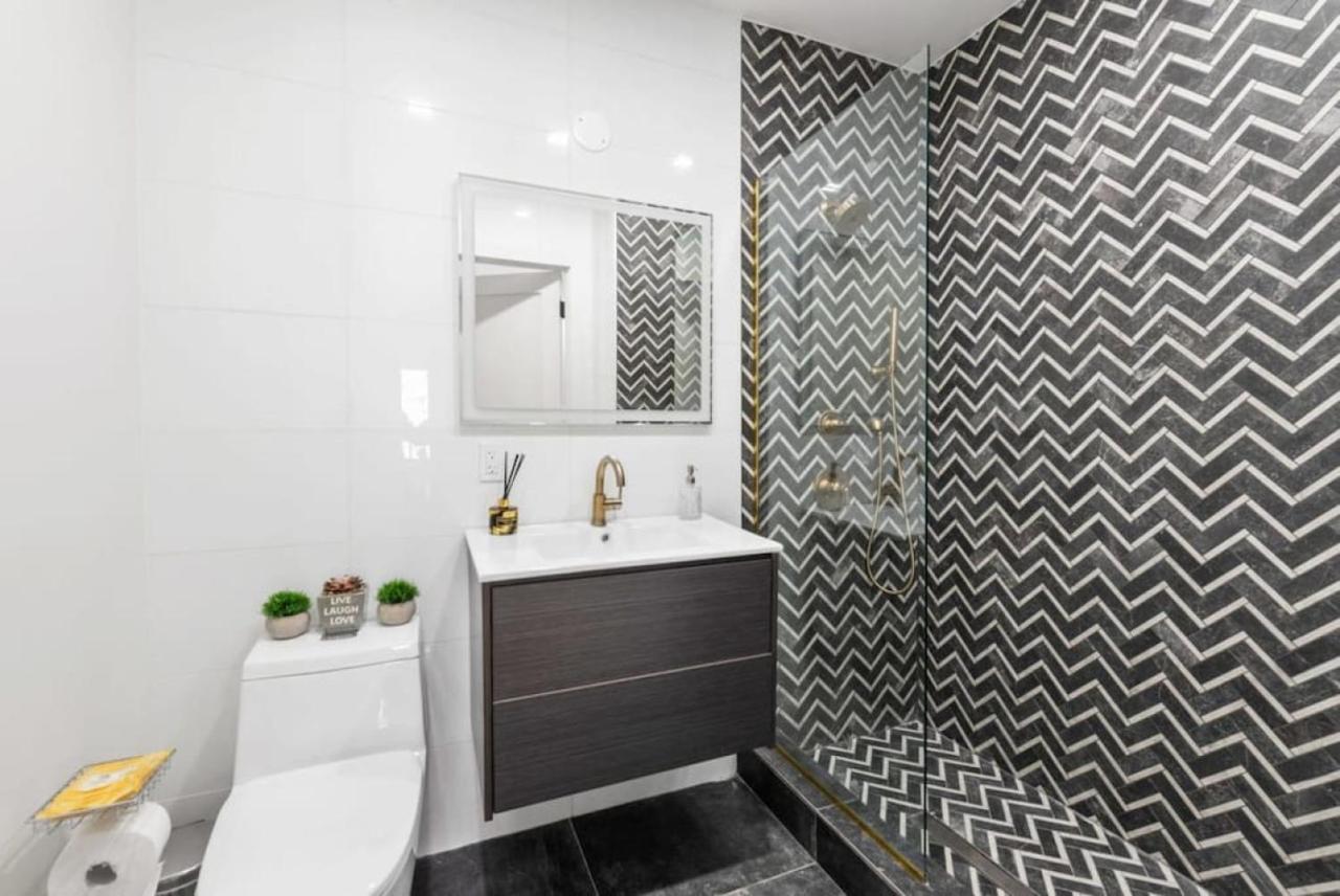 Top Notch 2 Bedroom Minutes From Central Park Hotel New York City