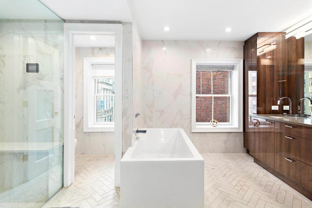 Luxurious 5 Bedroom Townhouse *