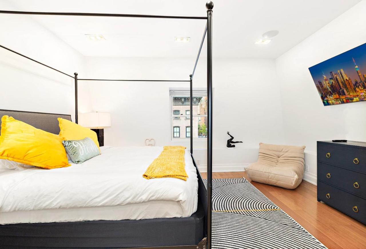 Luxurious 5 Bedroom Townhouse *