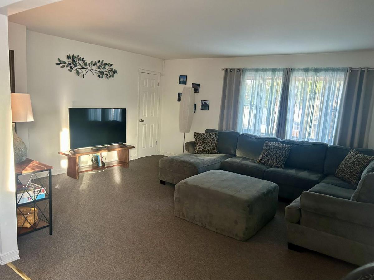 A Spacious & Blissful In Queens Appartement