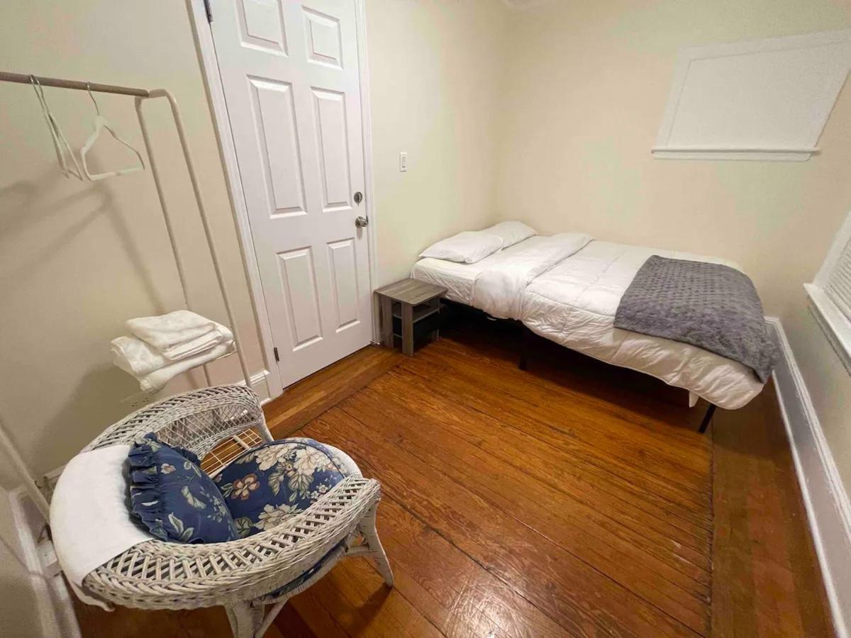 Entire Beautiful 2br L. Convenient Location In The Heart Of Queens! Lejlighed New York
