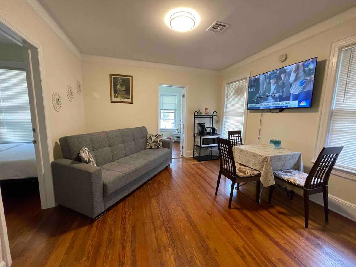 Entire Beautiful 2br L. Convenient Location In The Heart Of Queens! Lejlighed