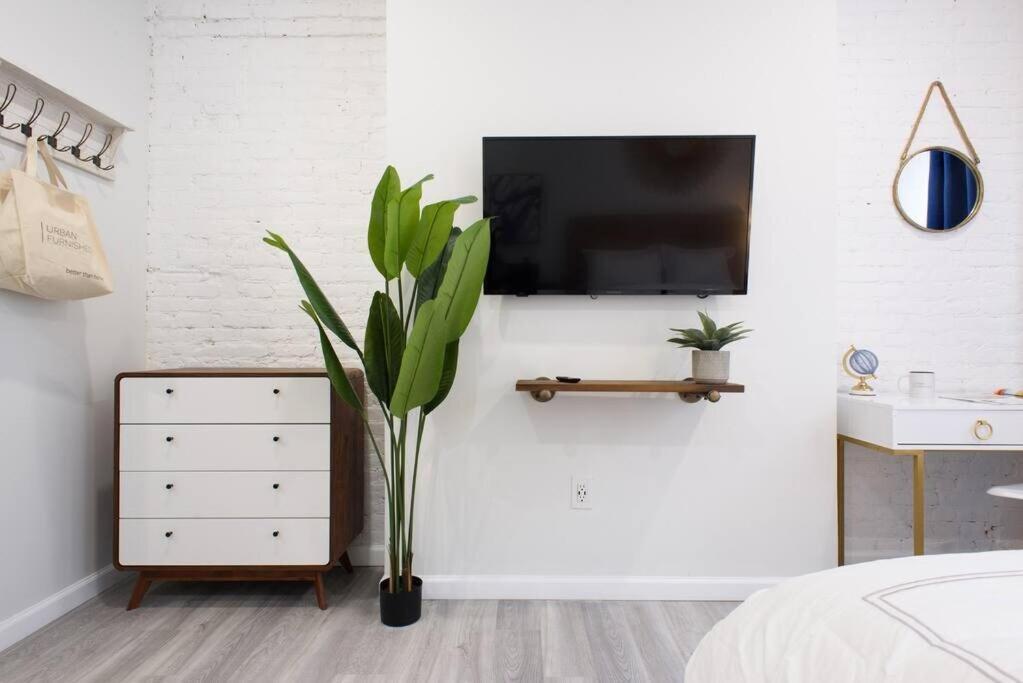 240-12 Brand New Prime Location W&d Appartement