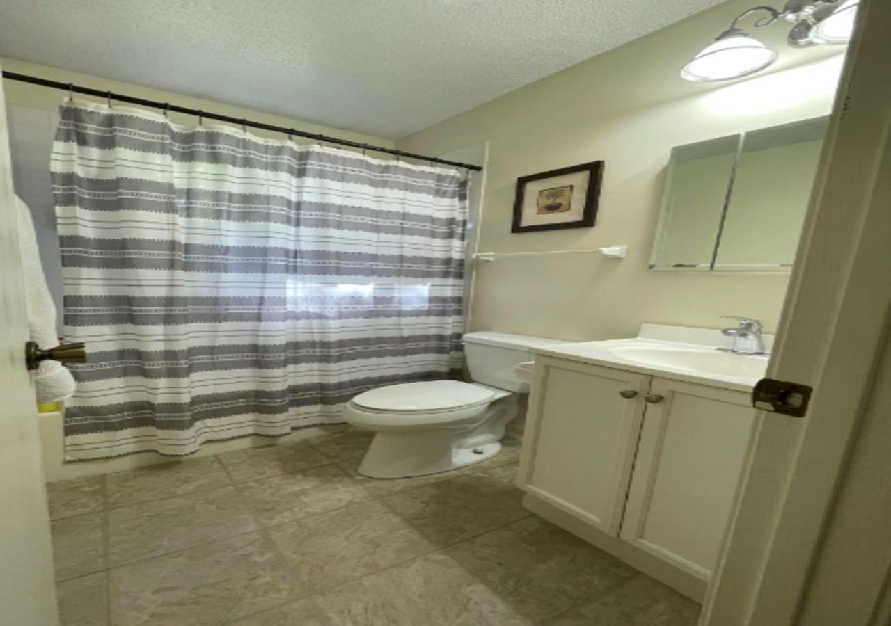 Modern 2 Bed One Bath At West Side Appartamento