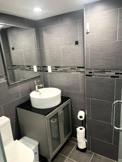 Modern & Cozy Basement Near Jfk Airport Appartement *