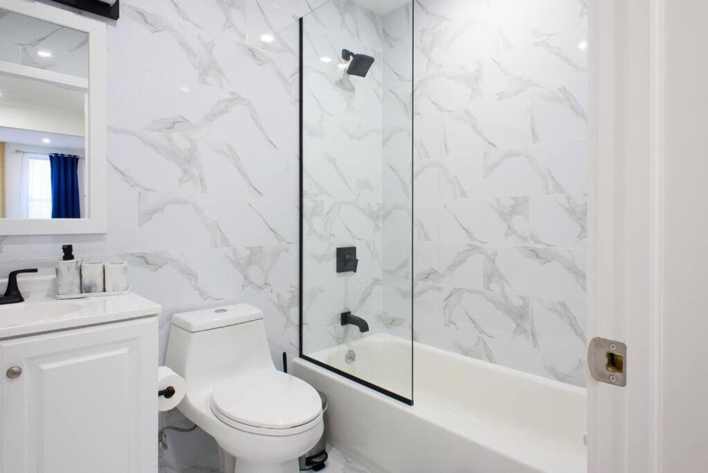 Appartement 240-12 Brand New Prime Location W&d *
