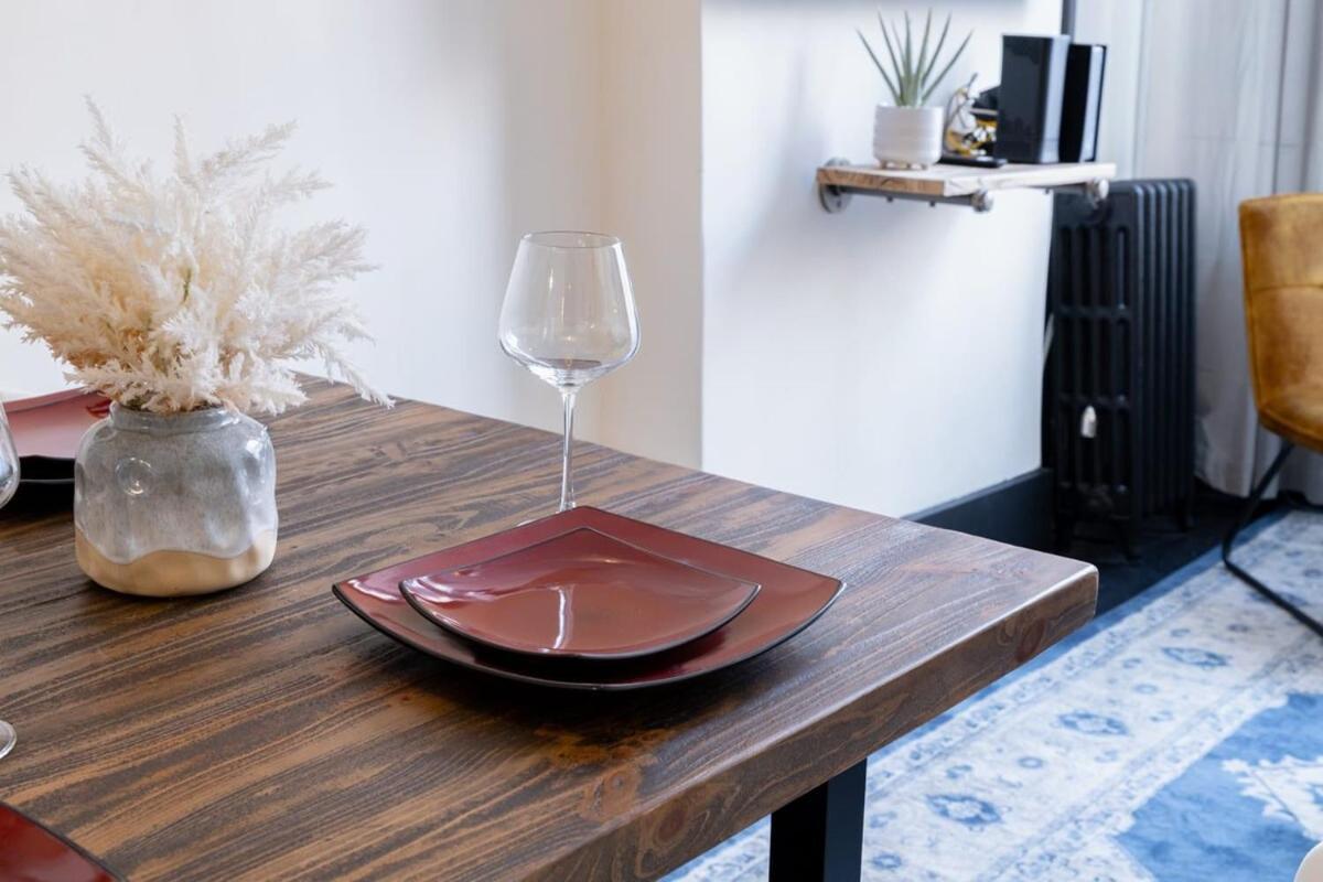 E10-1 Designer East Village Townhouse 1br Appartement *