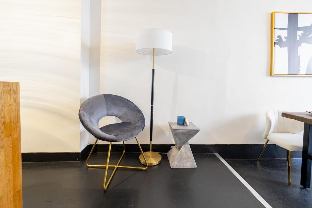 E10-1 Designer East Village Townhouse 1br Appartement
