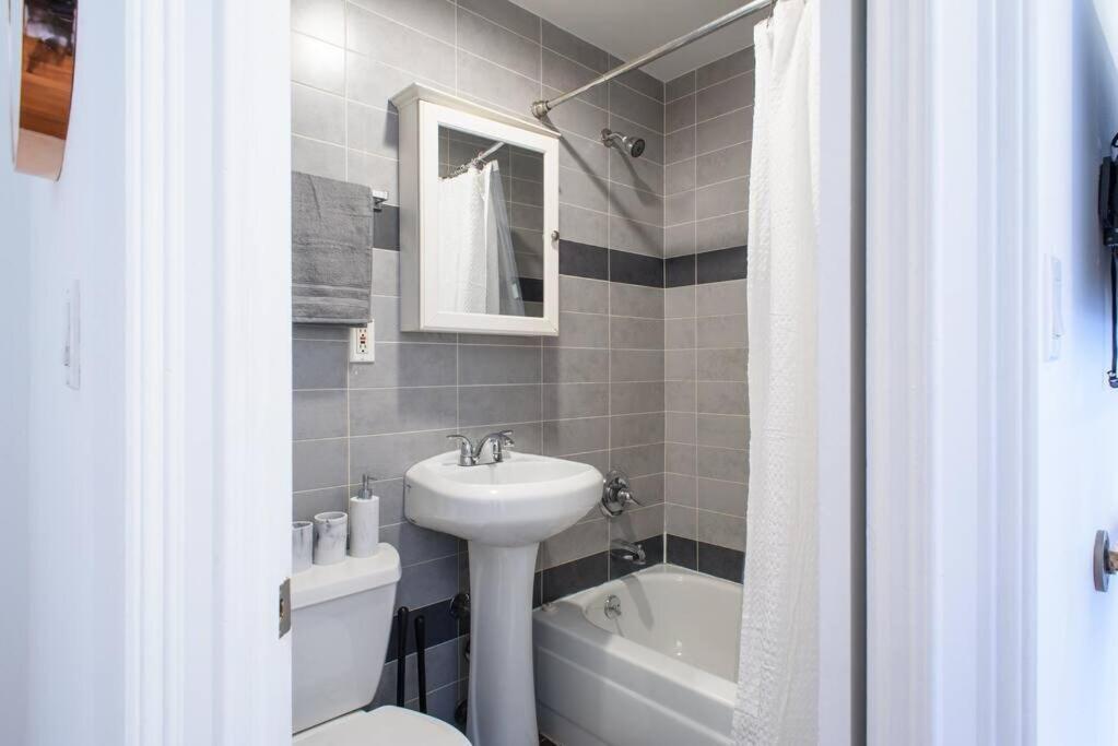69-5d Modern Lower East East 1br Brand New New York
