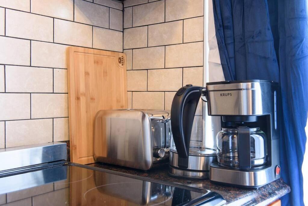 69-5d Modern Lower East East 1br Brand New
