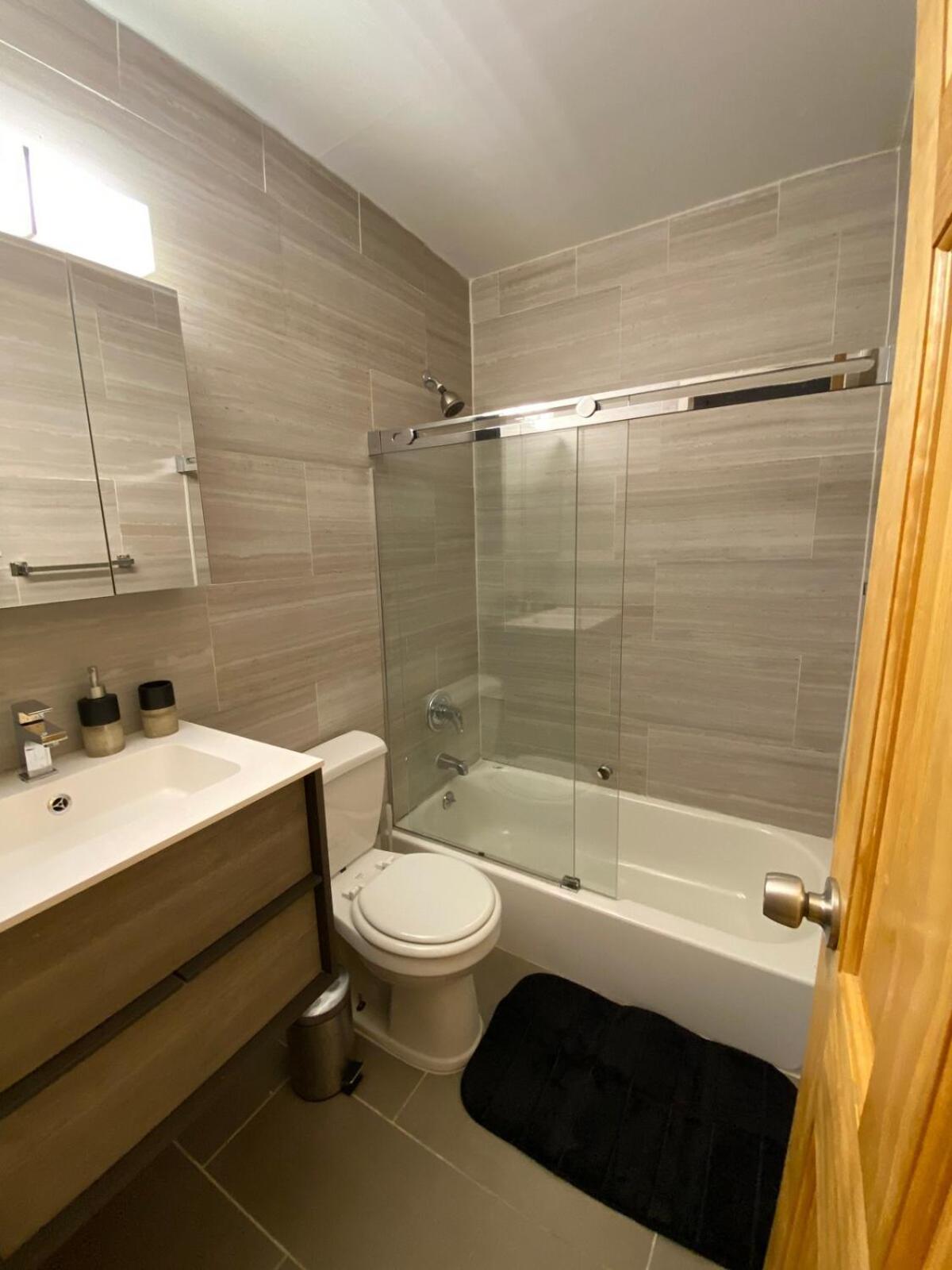 26-4b Newly Furnished 1br W D Courtyard Appartement *